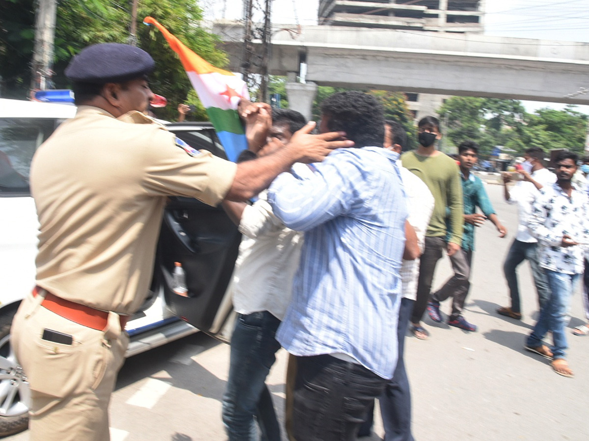 Students protest at JNTU Hyderabad Photo Gallery - Sakshi3