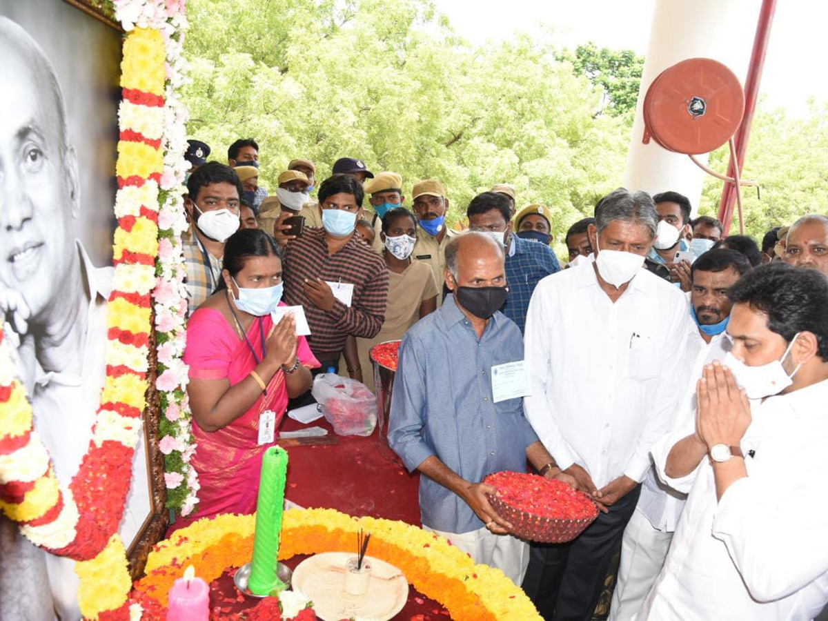 Doctor EC Gangi Reddy Condolence Meet At Pulivendula Photos - Sakshi1