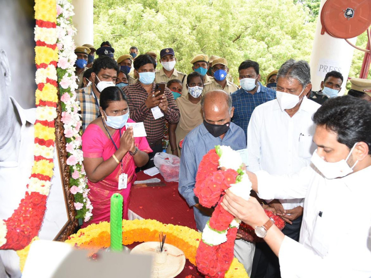 Doctor EC Gangi Reddy Condolence Meet At Pulivendula Photos - Sakshi2