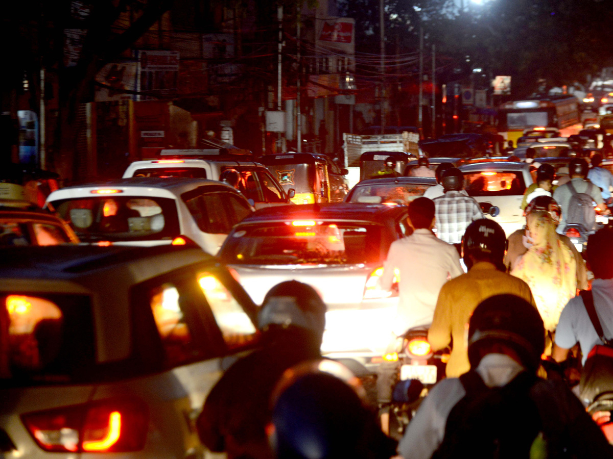 Heavy rains lash parts of Hyderabad Photo Gallery - Sakshi29