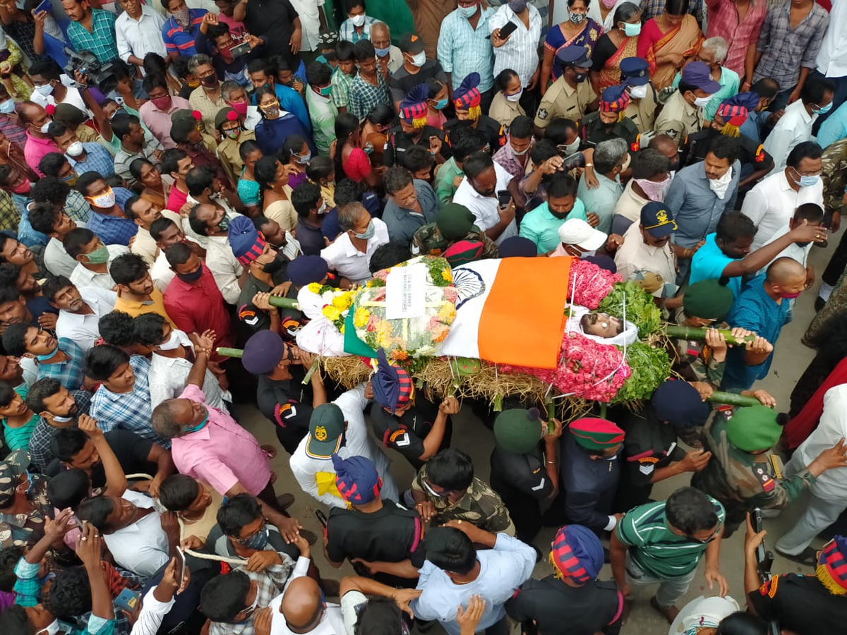 jawan praveen kumar reddy funerals today reddyvaripalli photo gallery - Sakshi20