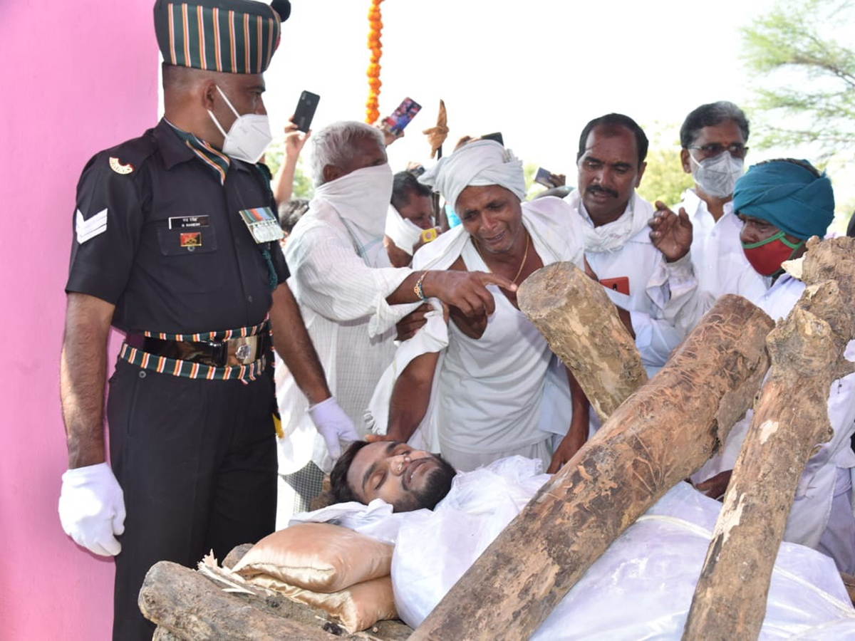 Army Jawan Ryada Mahesh Funeral Photo Gallery - Sakshi36