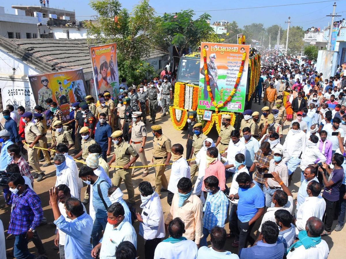 Army Jawan Ryada Mahesh Funeral Photo Gallery - Sakshi1