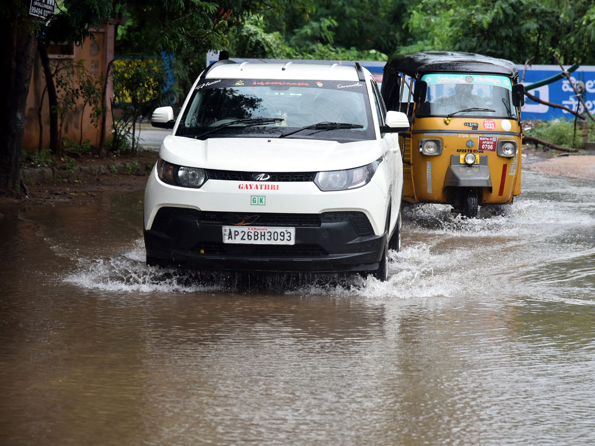 Heavy rain lashes Nellore district Photo Gallery - Sakshi10