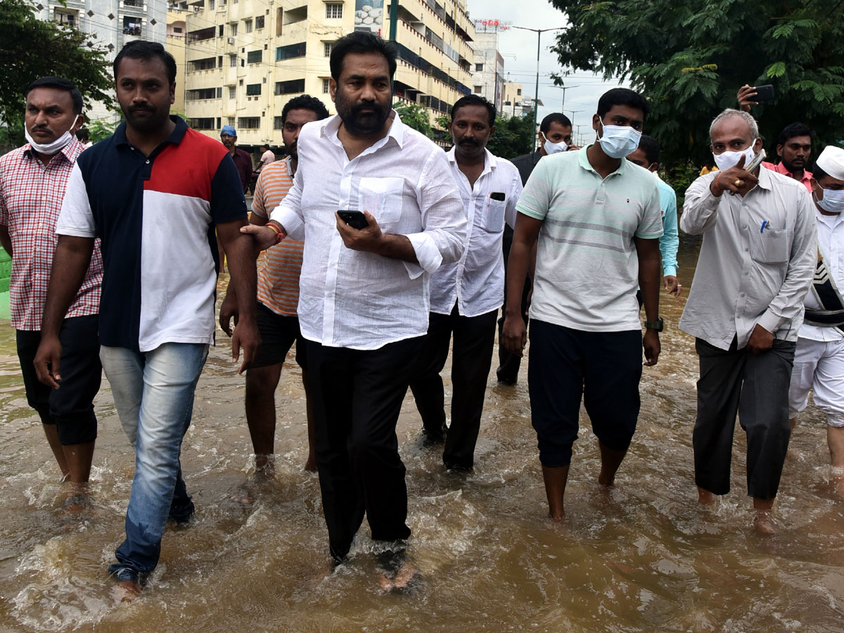 Heavy rain lashes Nellore district Photo Gallery - Sakshi11