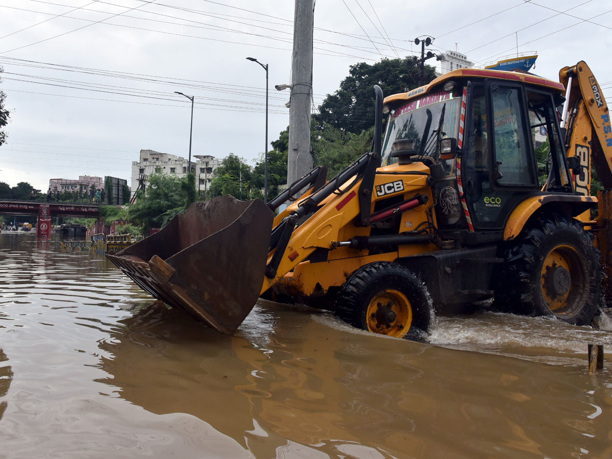 Heavy rain lashes Nellore district Photo Gallery - Sakshi19