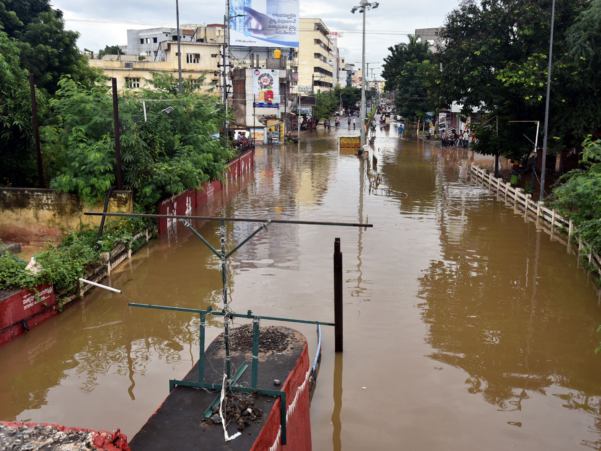 Heavy rain lashes Nellore district Photo Gallery - Sakshi20