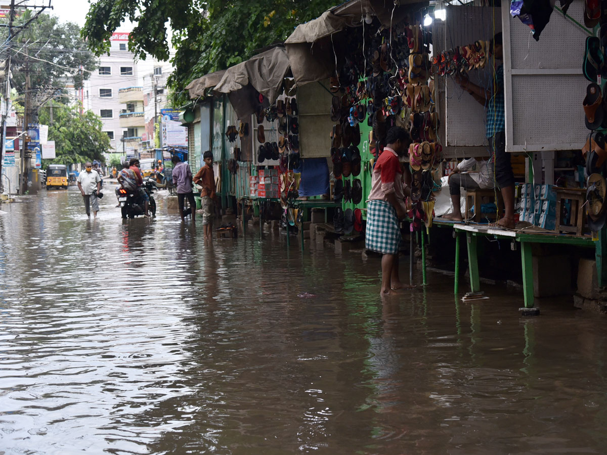 Heavy rain lashes Nellore district Photo Gallery - Sakshi26