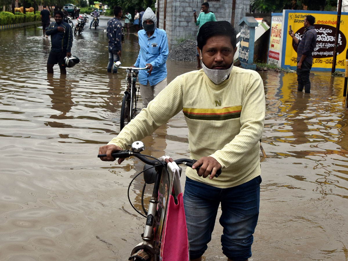 Heavy rain lashes Nellore district Photo Gallery - Sakshi27