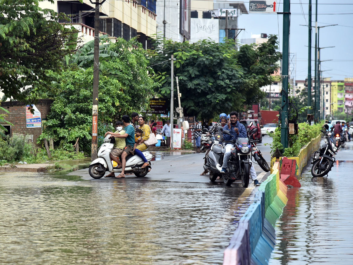 Heavy rain lashes Nellore district Photo Gallery - Sakshi28