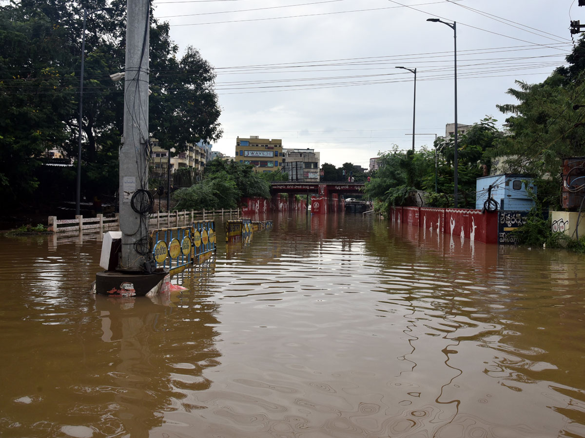 Heavy rain lashes Nellore district Photo Gallery - Sakshi32