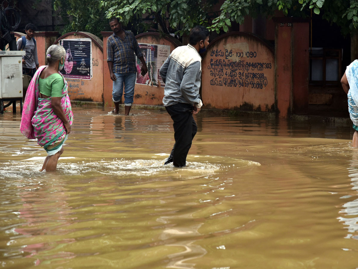 Heavy rain lashes Nellore district Photo Gallery - Sakshi38