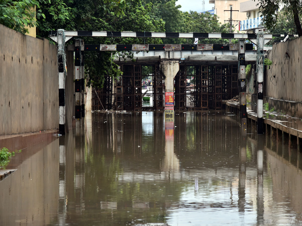 Heavy rain lashes Nellore district Photo Gallery - Sakshi43