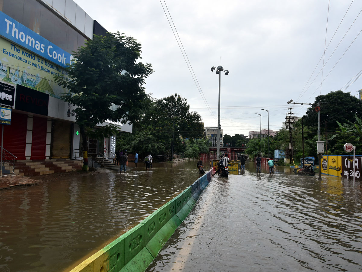 Heavy rain lashes Nellore district Photo Gallery - Sakshi44