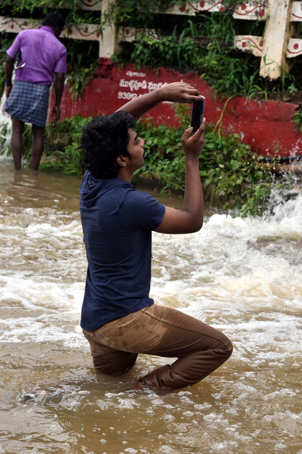 Heavy rain lashes Nellore district Photo Gallery - Sakshi47