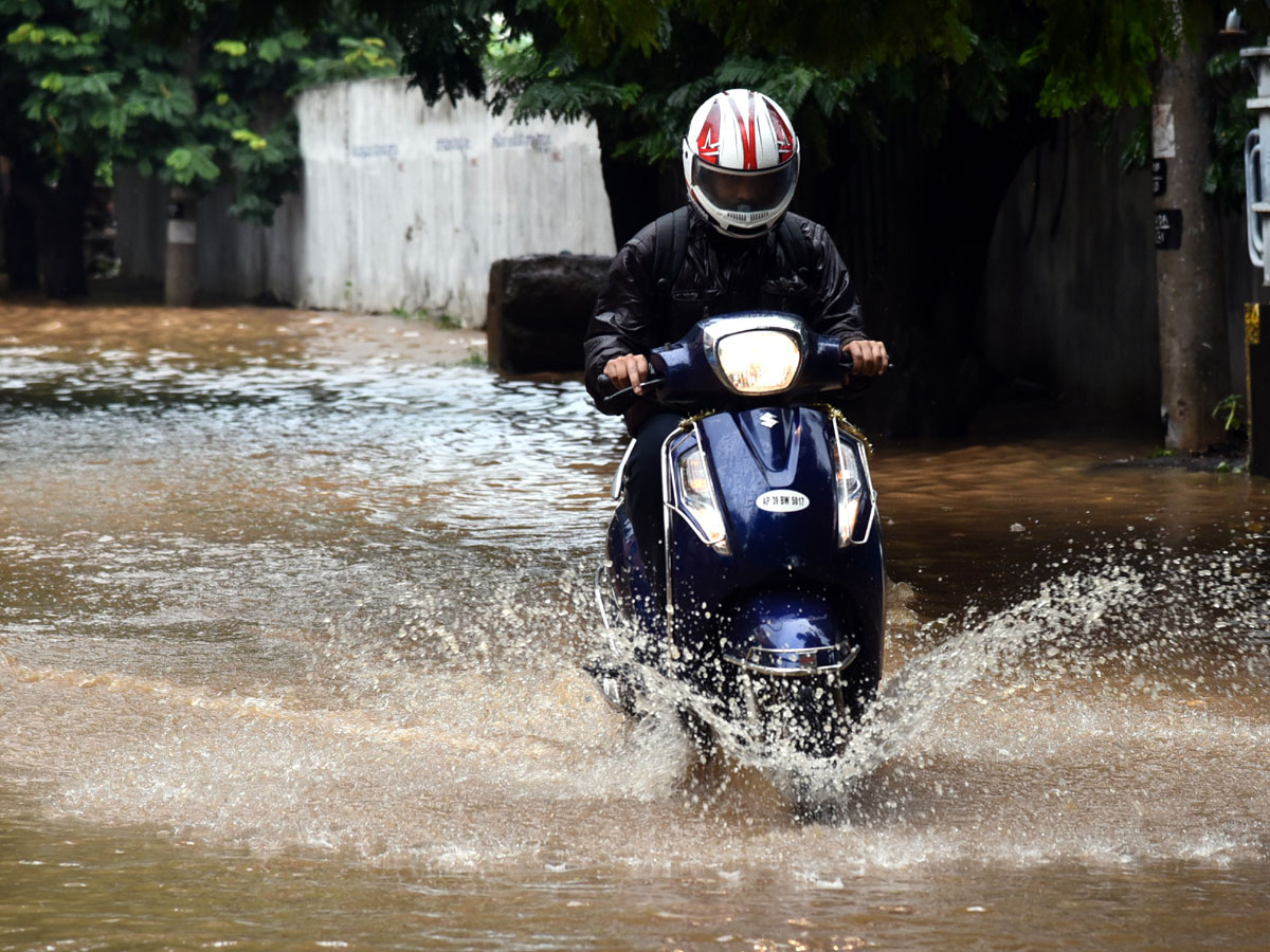 Heavy rain lashes Nellore district Photo Gallery - Sakshi7