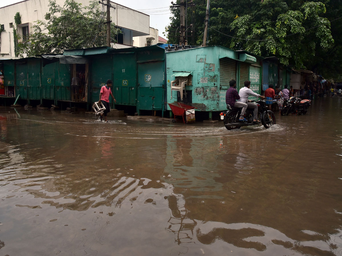 Heavy rain lashes Nellore district Photo Gallery - Sakshi8