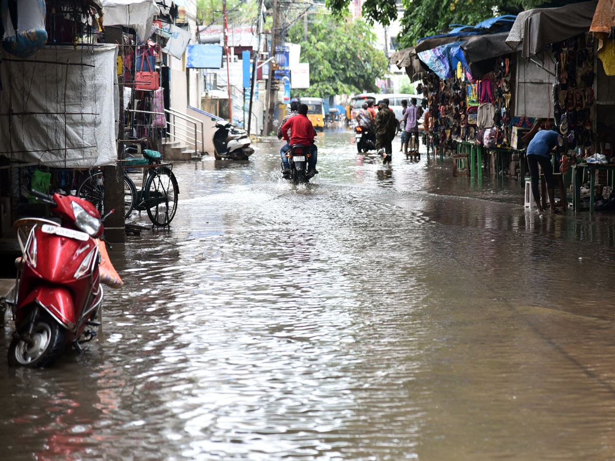 Heavy rain lashes Nellore district Photo Gallery - Sakshi9