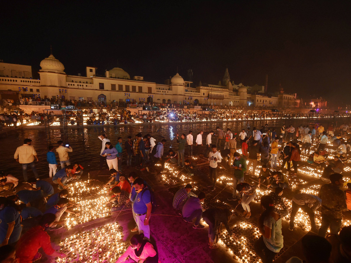 Ayodhya Deepotsav celebrations enter Guinness World Record - Sakshi16