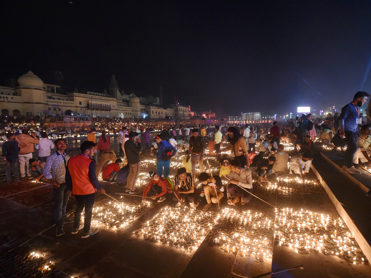 Ayodhya Deepotsav celebrations enter Guinness World Record - Sakshi2