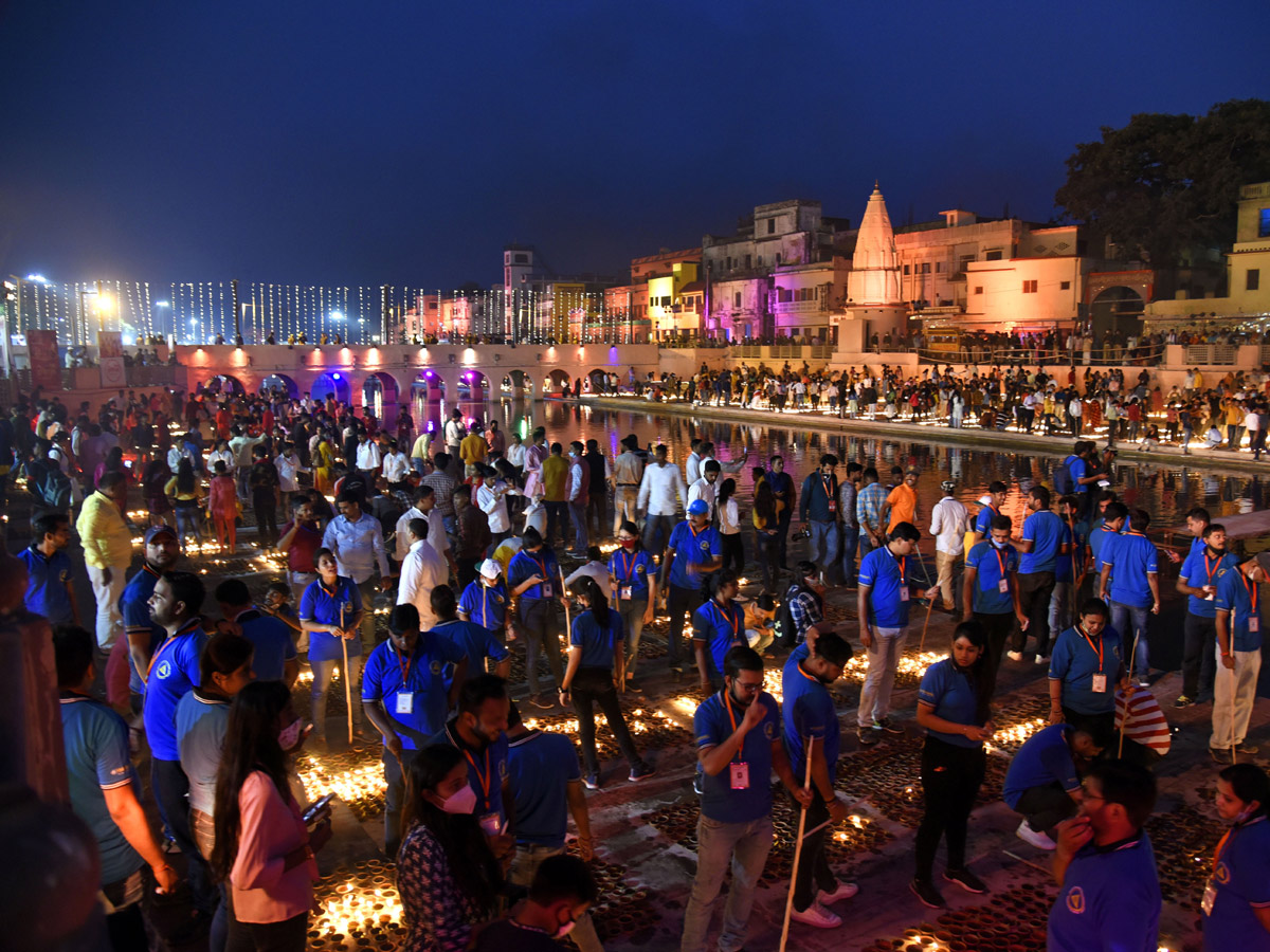 Ayodhya Deepotsav celebrations enter Guinness World Record - Sakshi19