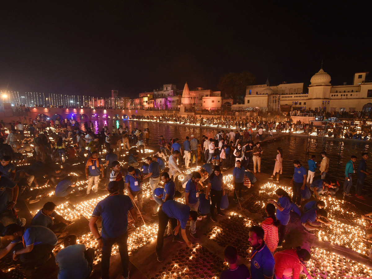 Ayodhya Deepotsav celebrations enter Guinness World Record - Sakshi3