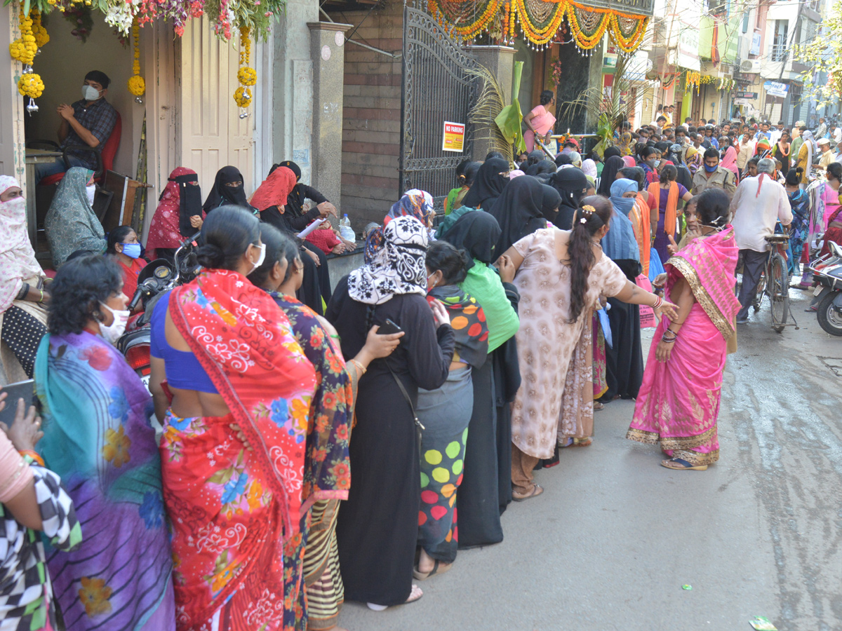 Applying rs10000 Hyderabad Flood Relief Photo Gallery - Sakshi21