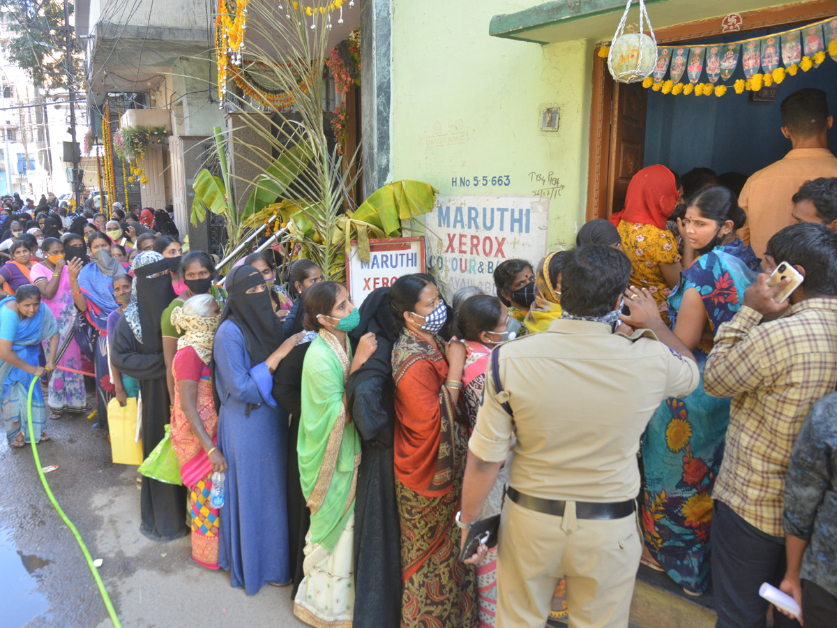 Applying rs10000 Hyderabad Flood Relief Photo Gallery - Sakshi22