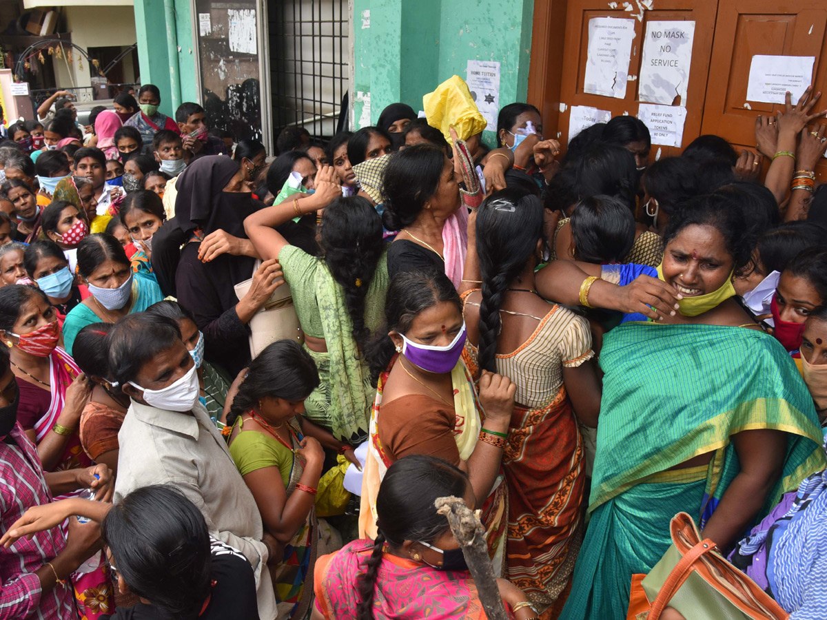 Applying rs10000 Hyderabad Flood Relief Photo Gallery - Sakshi15