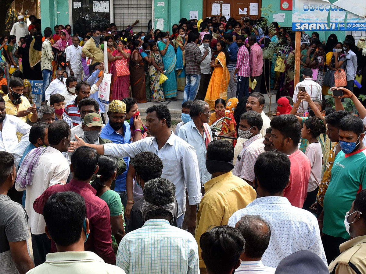 Applying rs10000 Hyderabad Flood Relief Photo Gallery - Sakshi16