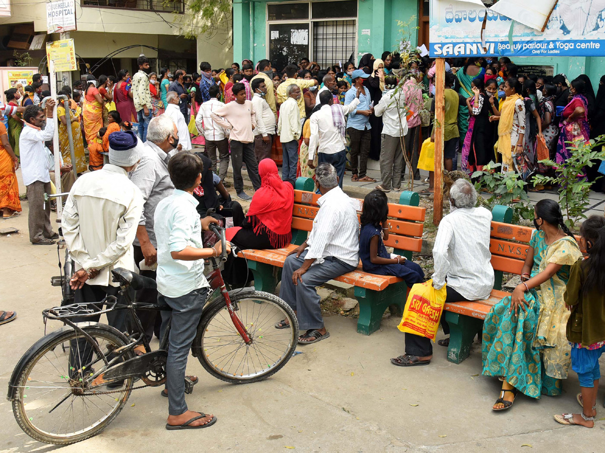 Applying rs10000 Hyderabad Flood Relief Photo Gallery - Sakshi18