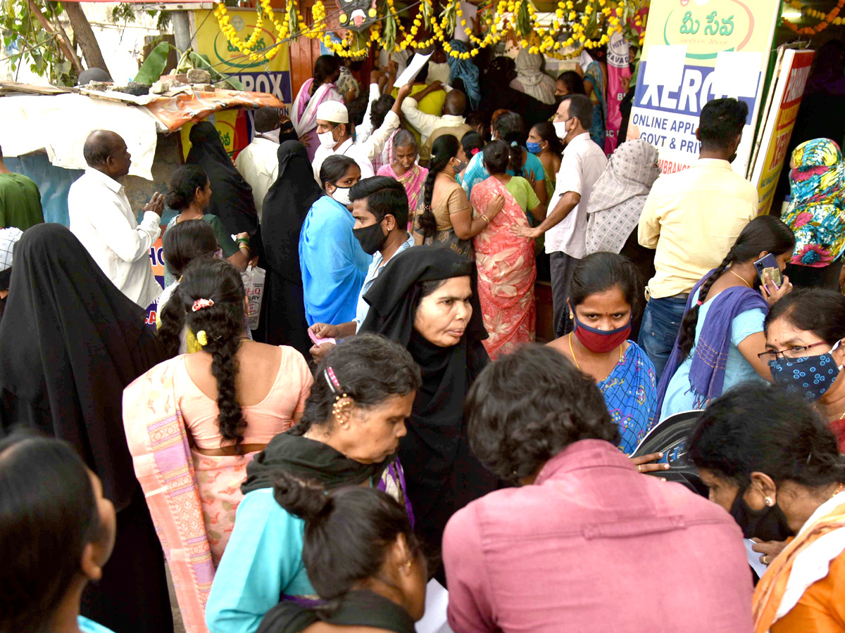 Applying rs10000 Hyderabad Flood Relief Photo Gallery - Sakshi3