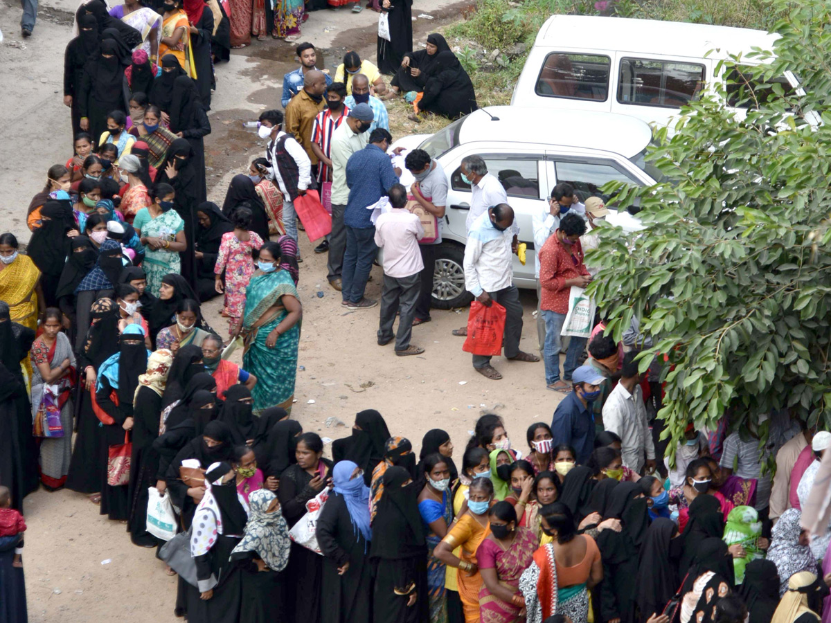 Applying rs10000 Hyderabad Flood Relief Photo Gallery - Sakshi5