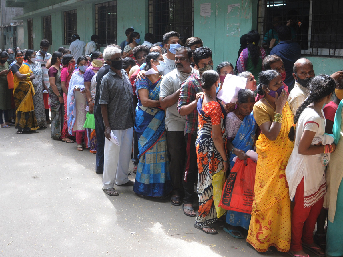 Applying rs10000 Hyderabad Flood Relief Photo Gallery - Sakshi7