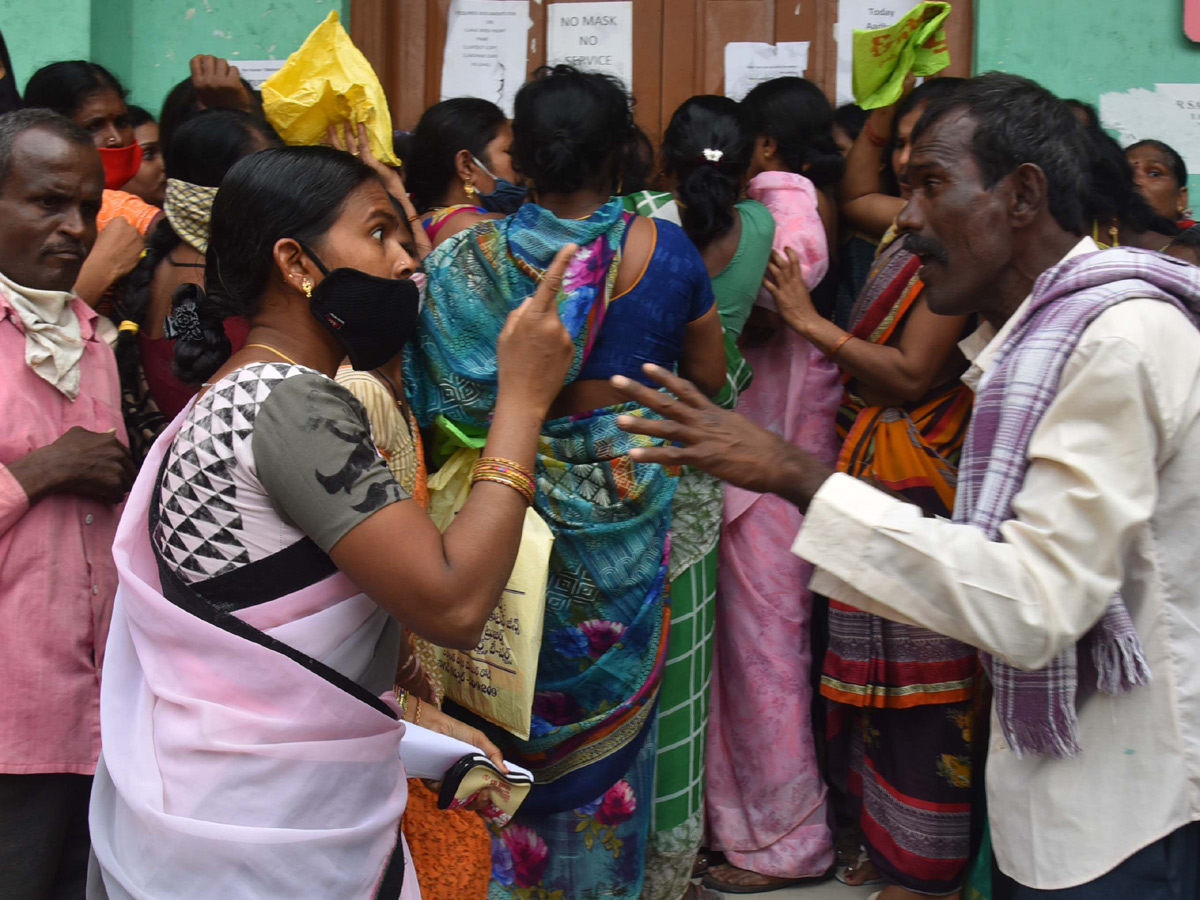 Applying rs10000 Hyderabad Flood Relief Photo Gallery - Sakshi9