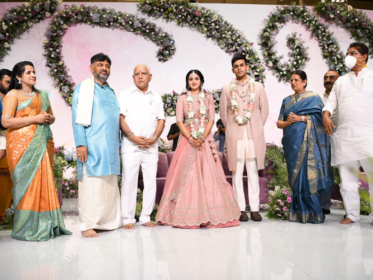 DK Shivakumar Daughter Aishwarya Engagement With Amartya - Sakshi1