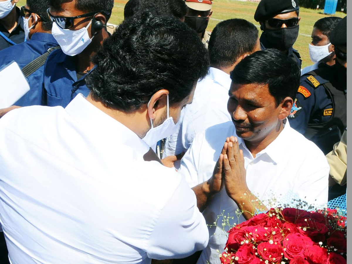 AP CM YS Jagan Mohan Reddy inaugurates Tungabhadra Pushkarams Photo Gallery - Sakshi11