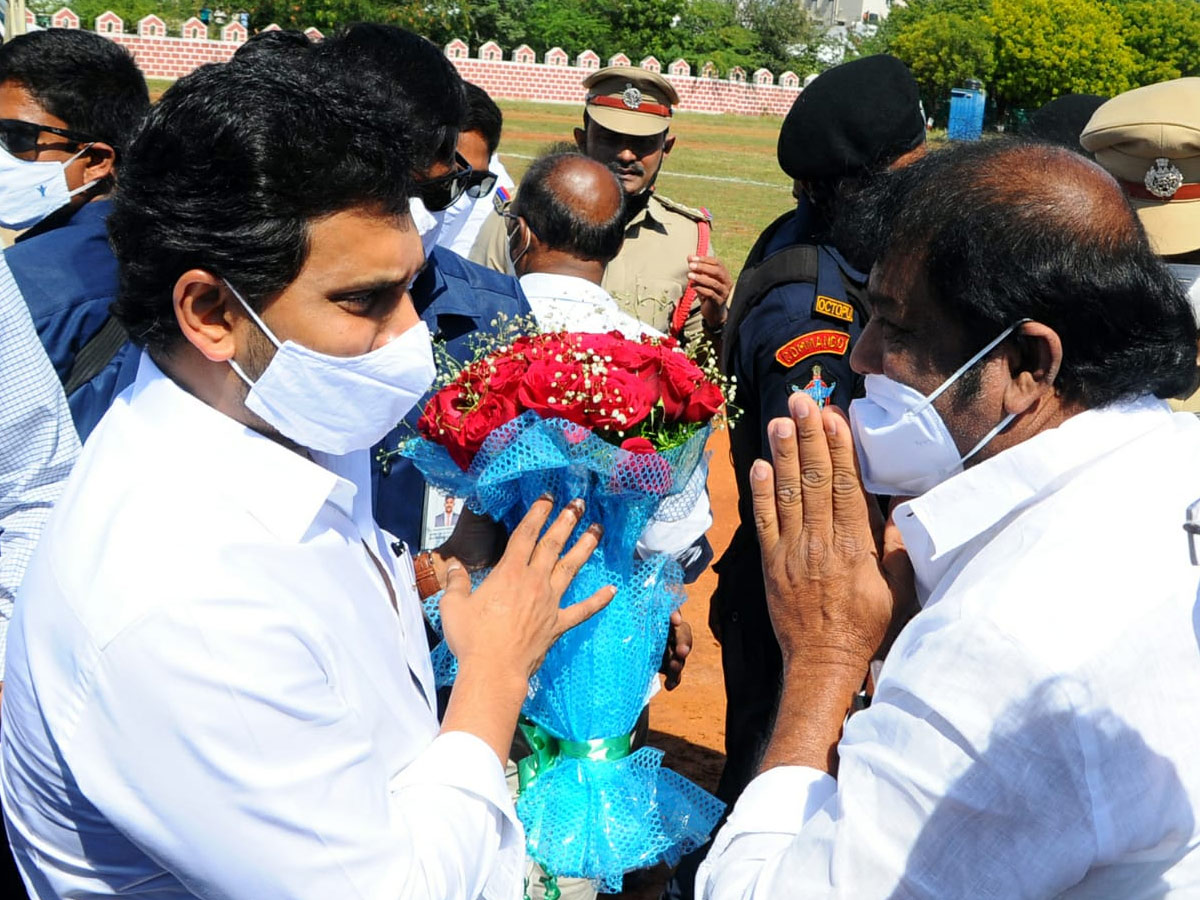 AP CM YS Jagan Mohan Reddy inaugurates Tungabhadra Pushkarams Photo Gallery - Sakshi7