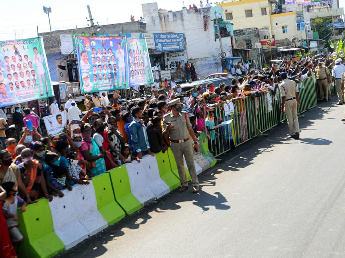 AP CM YS Jagan Mohan Reddy inaugurates Tungabhadra Pushkarams Photo Gallery - Sakshi9