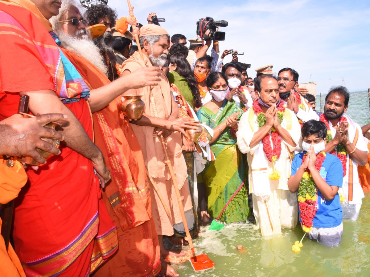 Tungabhadra Pushkaralu 2020 Photo Gallery - Sakshi5