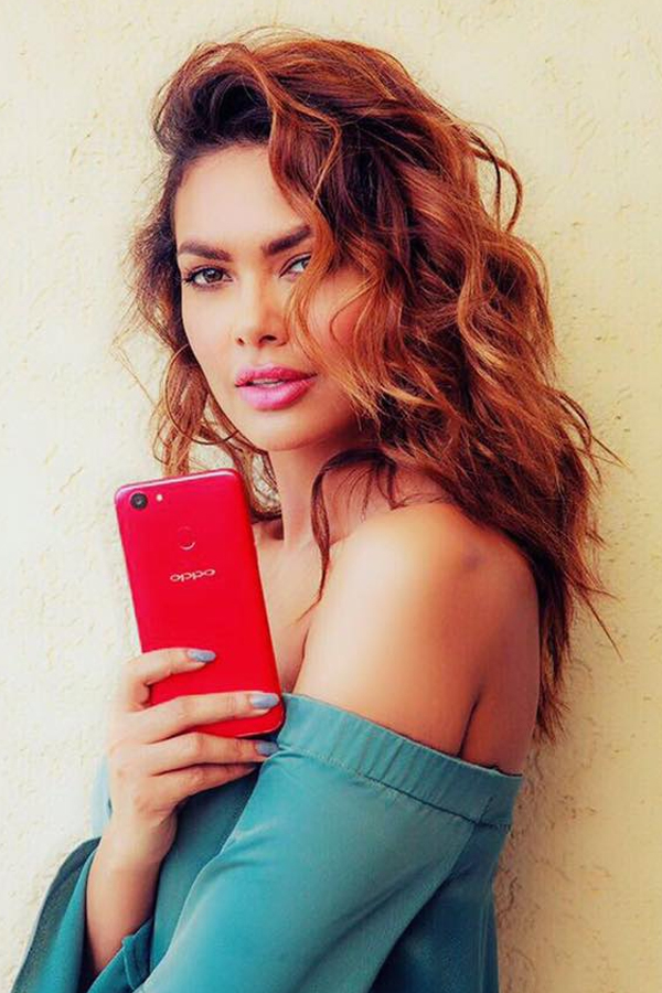 Actress Esha Gupta Photo Gallery - Sakshi26