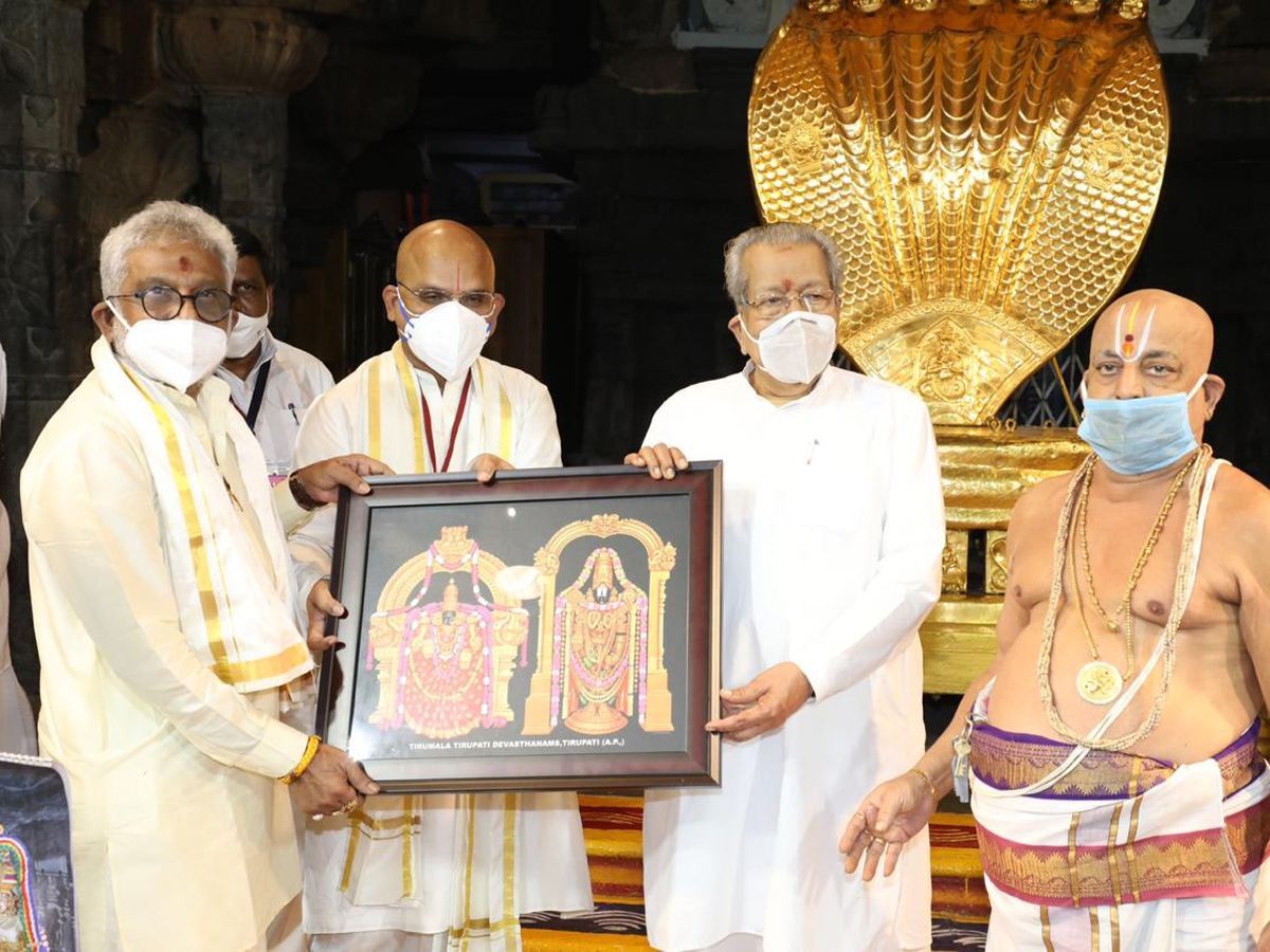 President Ram Nath Kovind visits Tirumala Photo Gallery - Sakshi14