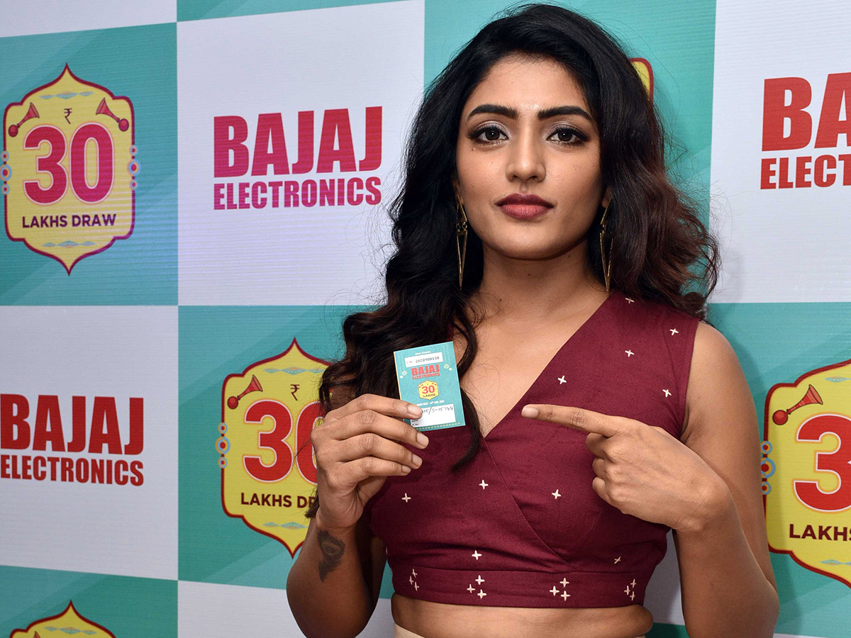 Actress Eesha Rebba Lucky Bumper Draw Bajaj Electronics - Sakshi2