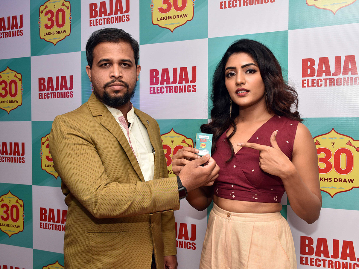 Actress Eesha Rebba Lucky Bumper Draw Bajaj Electronics - Sakshi4