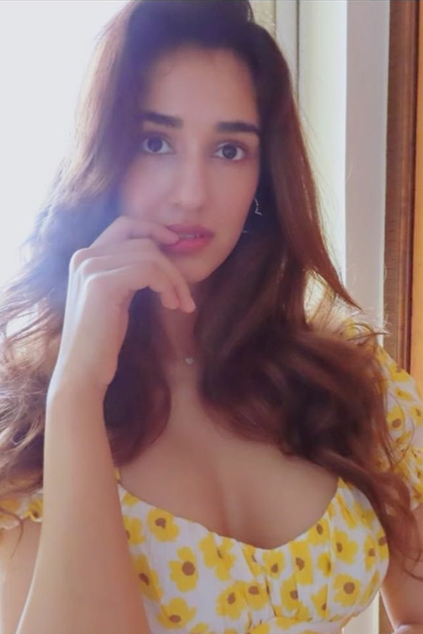 Disha Patani Hot Photos Photo Gallery - Sakshi21