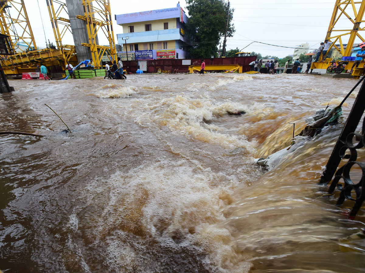 Nivar Cyclone in Tirupati Photos - Sakshi27