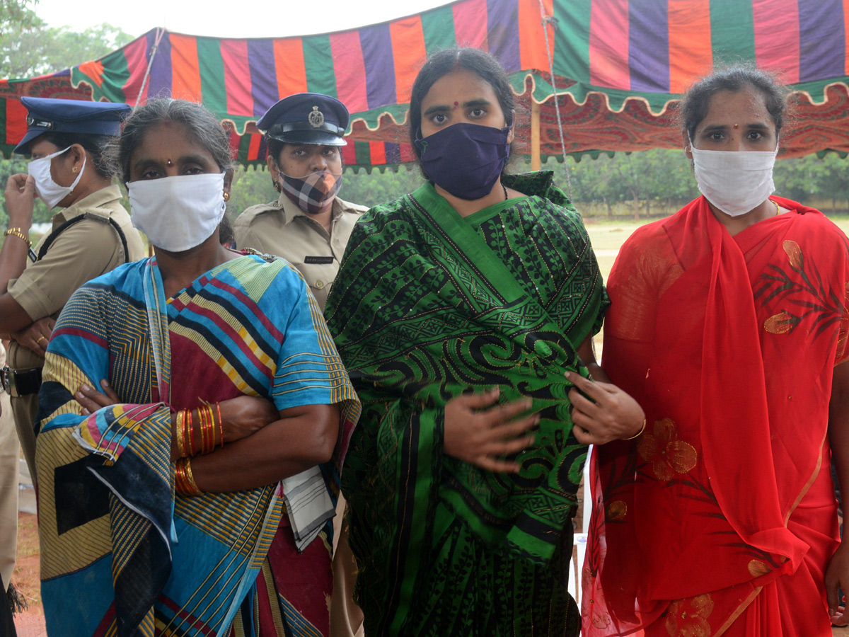 women prisoners released rajahmundry central jail photos - Sakshi10