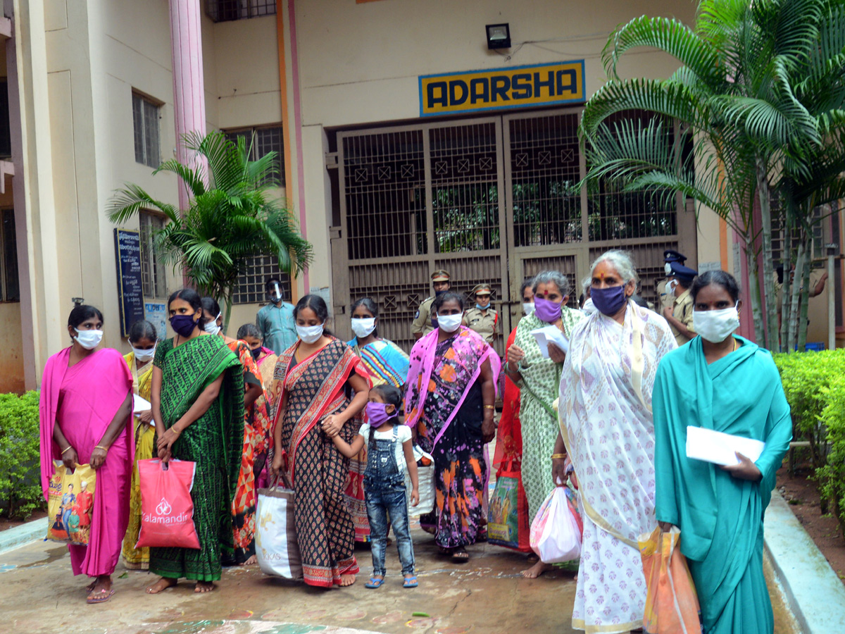 women prisoners released rajahmundry central jail photos - Sakshi15