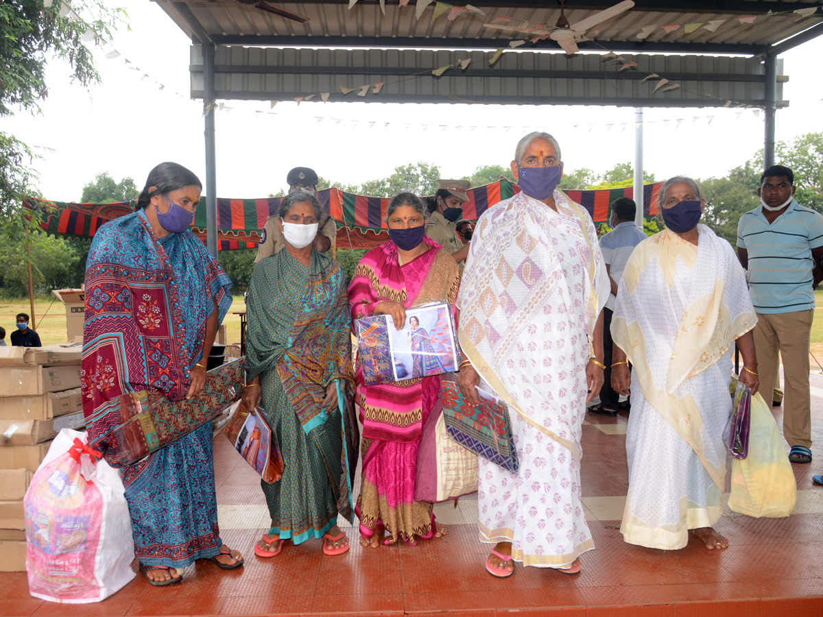 women prisoners released rajahmundry central jail photos - Sakshi22