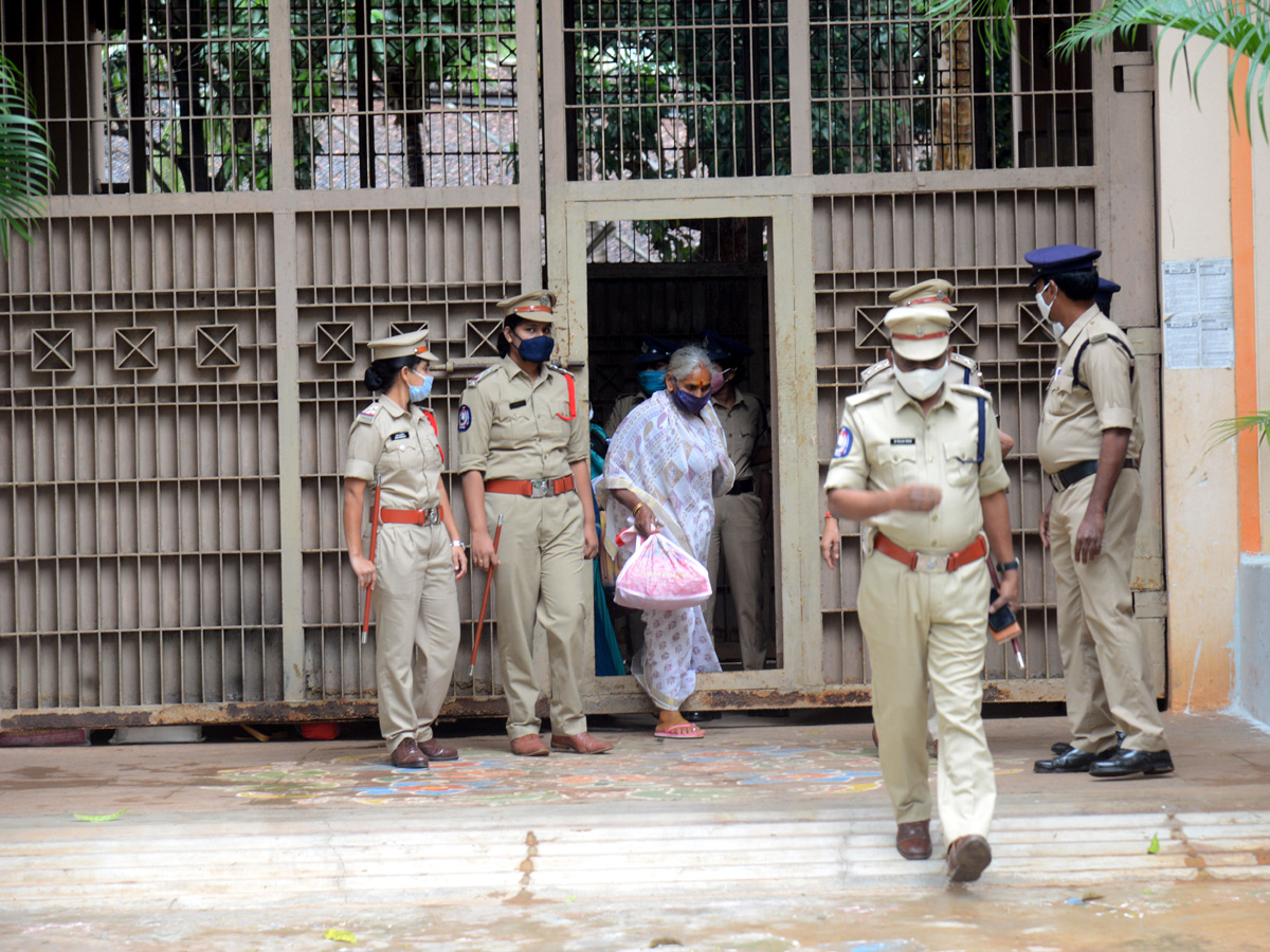 women prisoners released rajahmundry central jail photos - Sakshi26